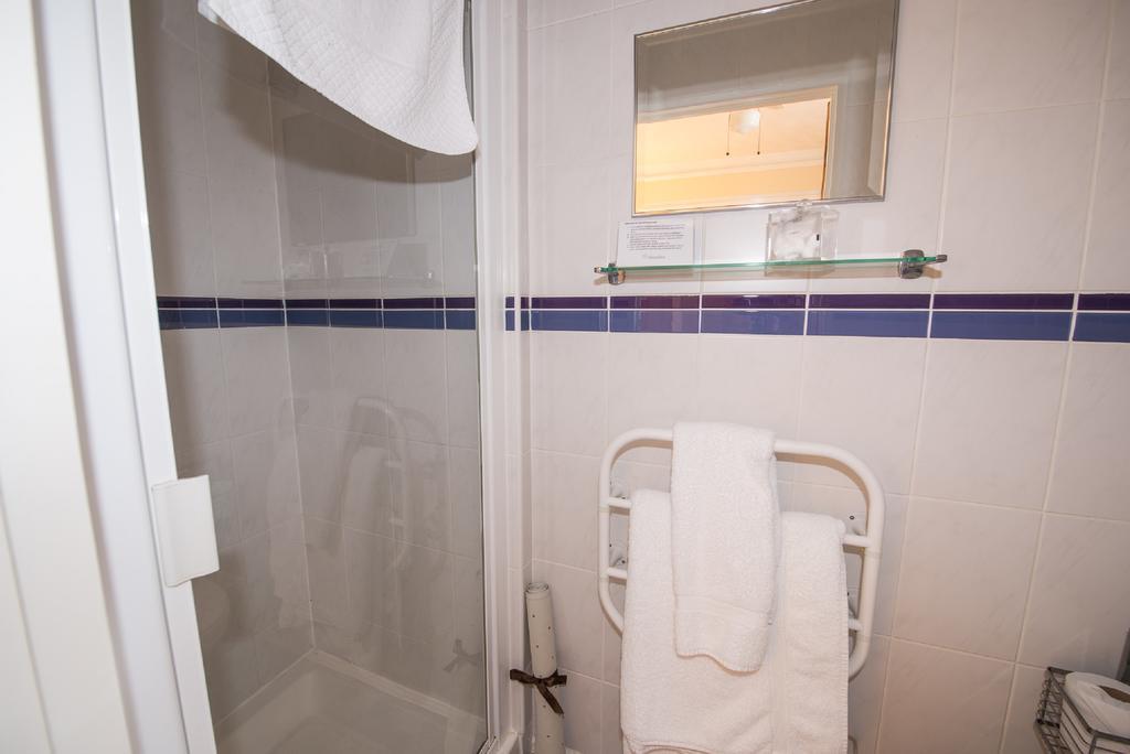 The Maples Bed & Breakfast Hythe  Bagian luar foto