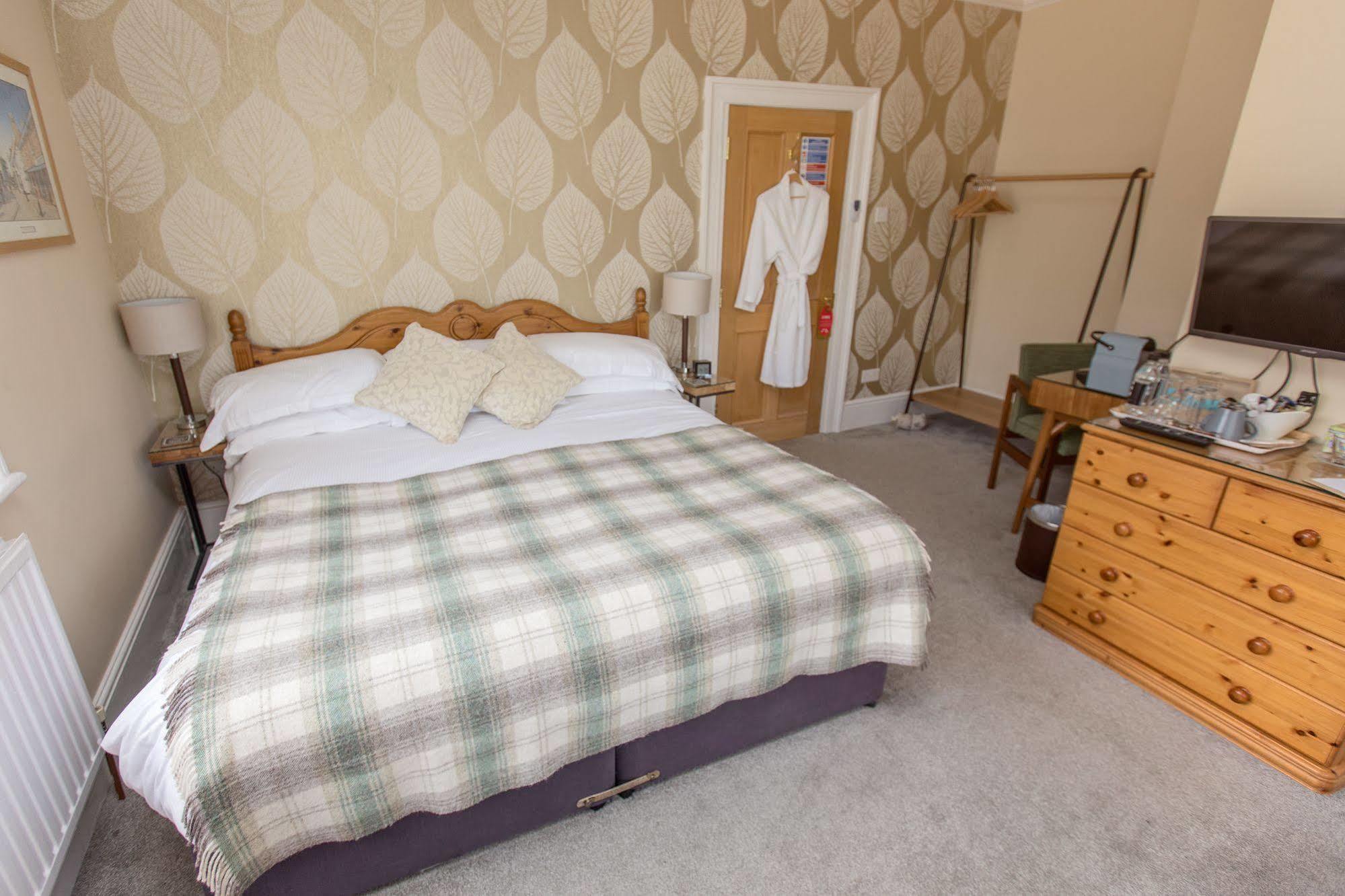 The Maples Bed & Breakfast Hythe  Bagian luar foto