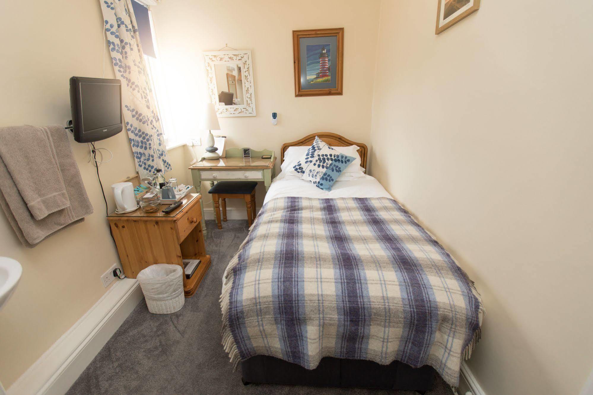 The Maples Bed & Breakfast Hythe  Bagian luar foto