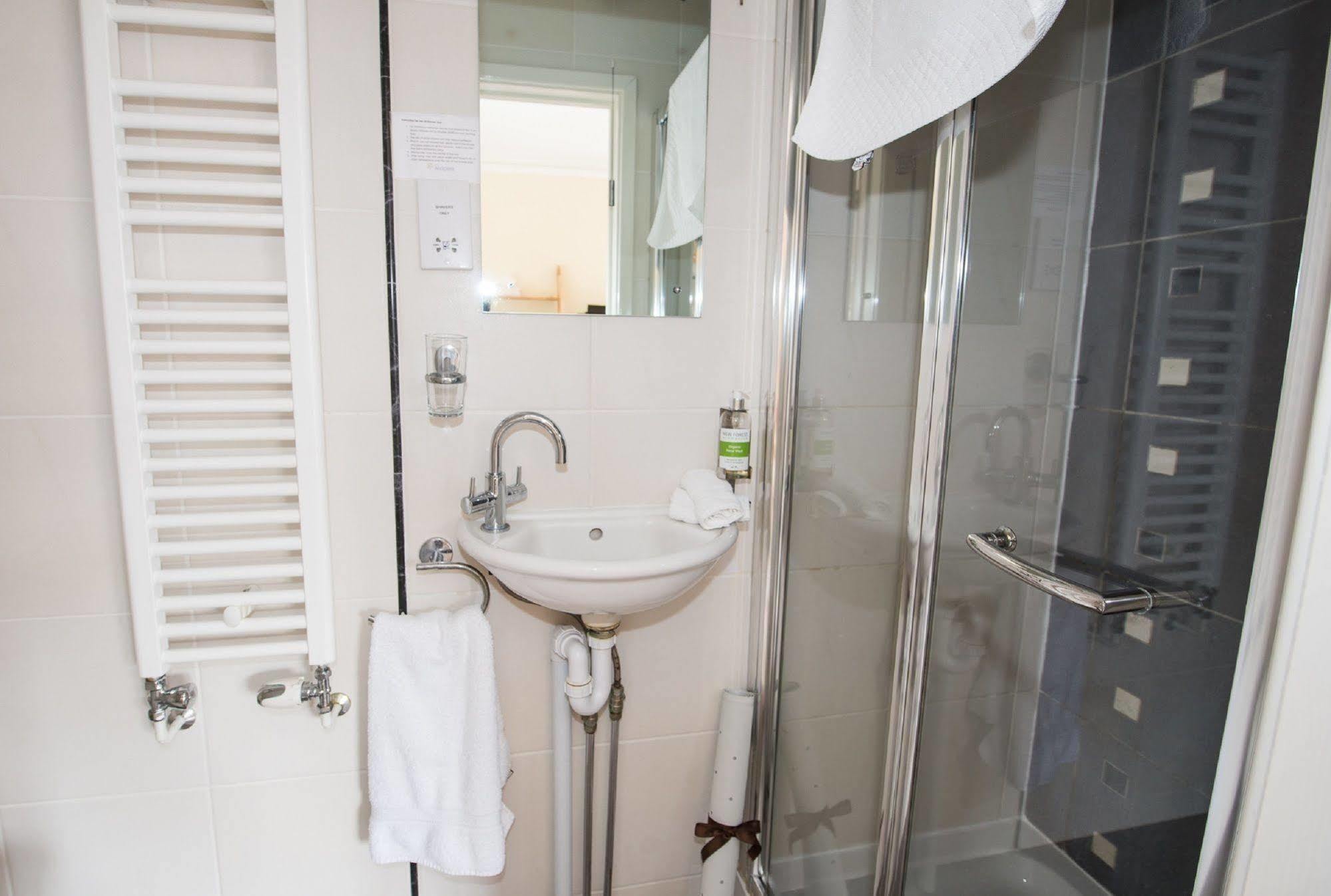 The Maples Bed & Breakfast Hythe  Bagian luar foto