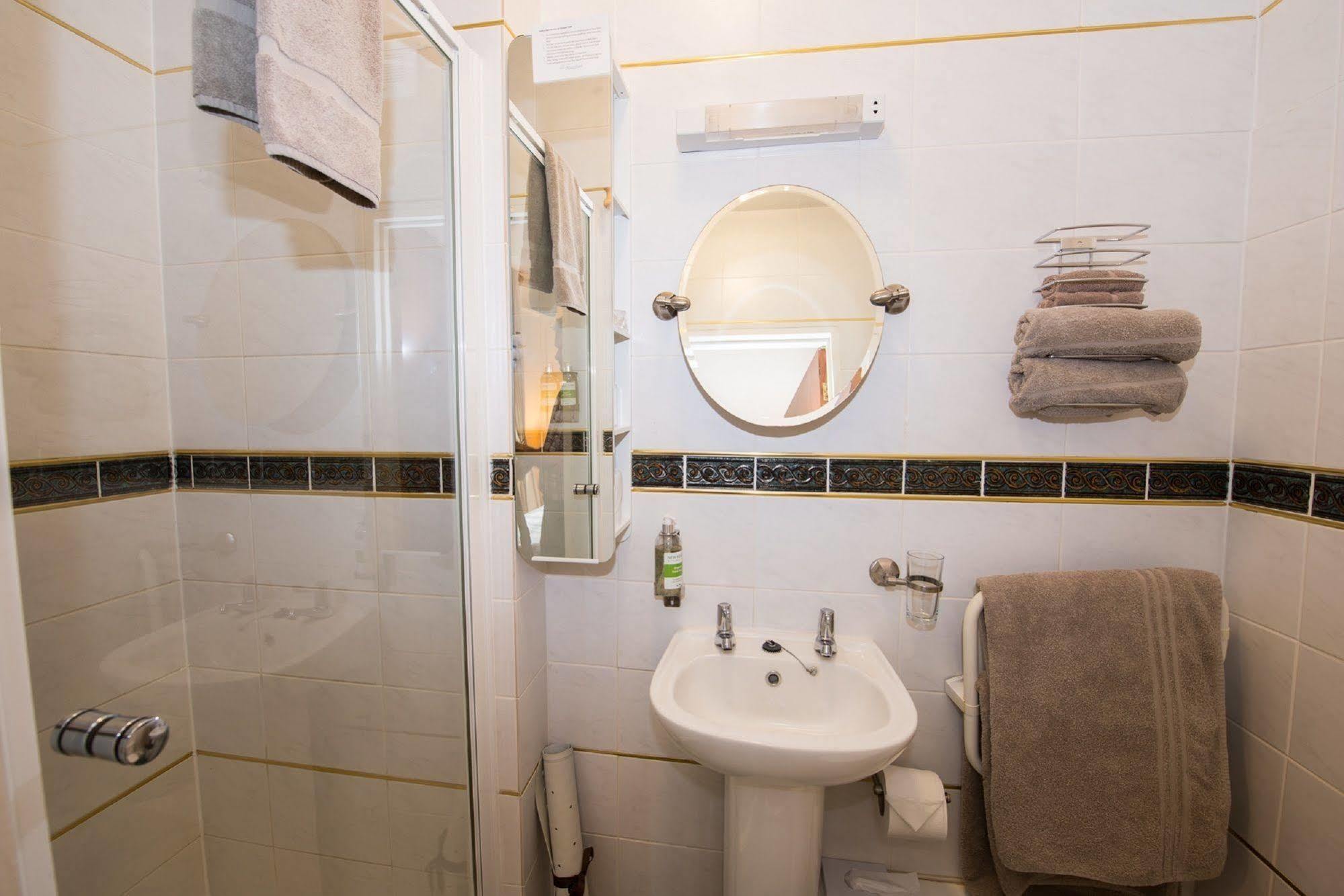The Maples Bed & Breakfast Hythe  Bagian luar foto