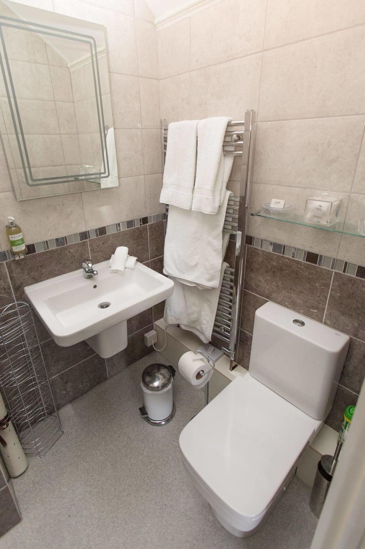 The Maples Bed & Breakfast Hythe  Bagian luar foto