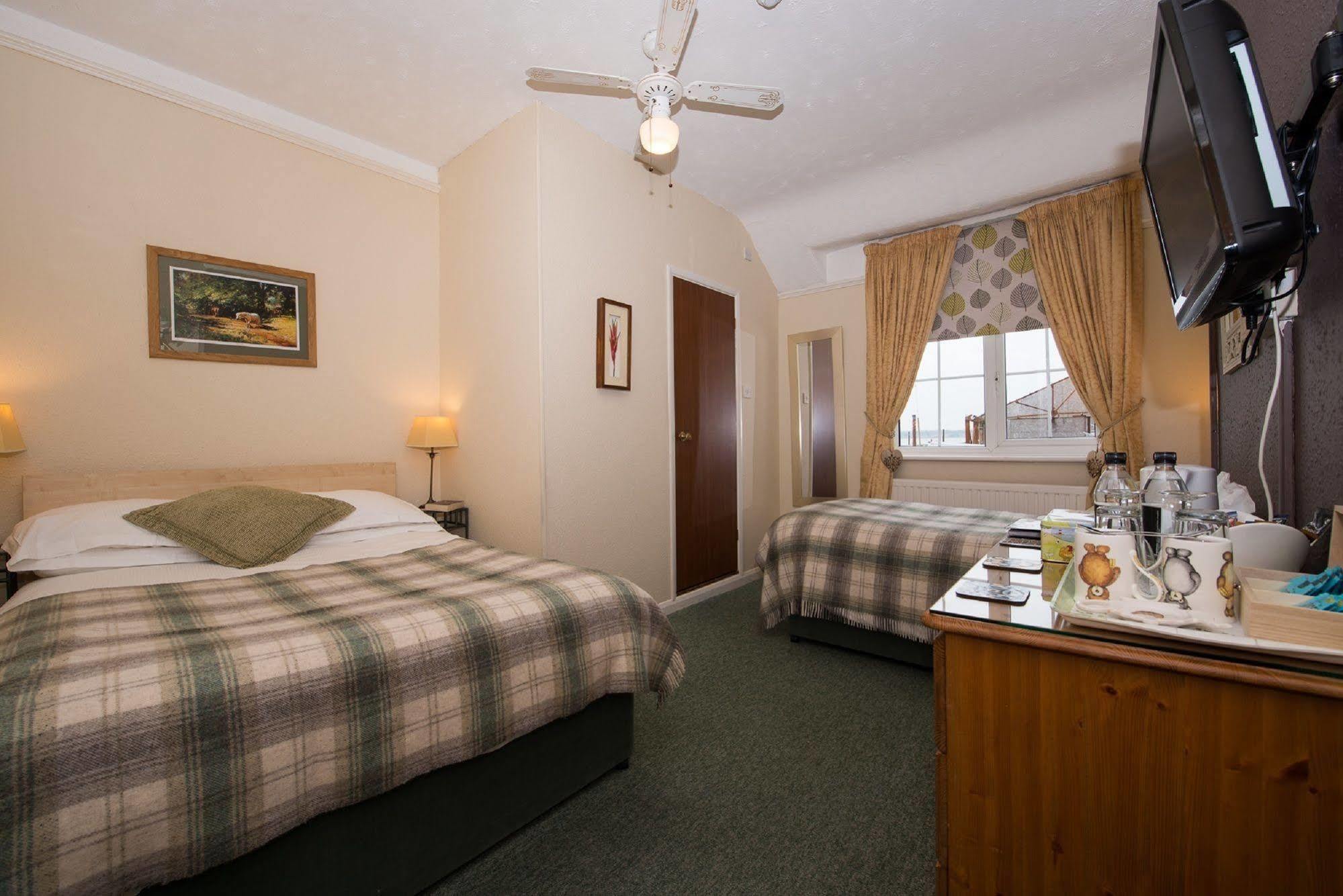 The Maples Bed & Breakfast Hythe  Bagian luar foto