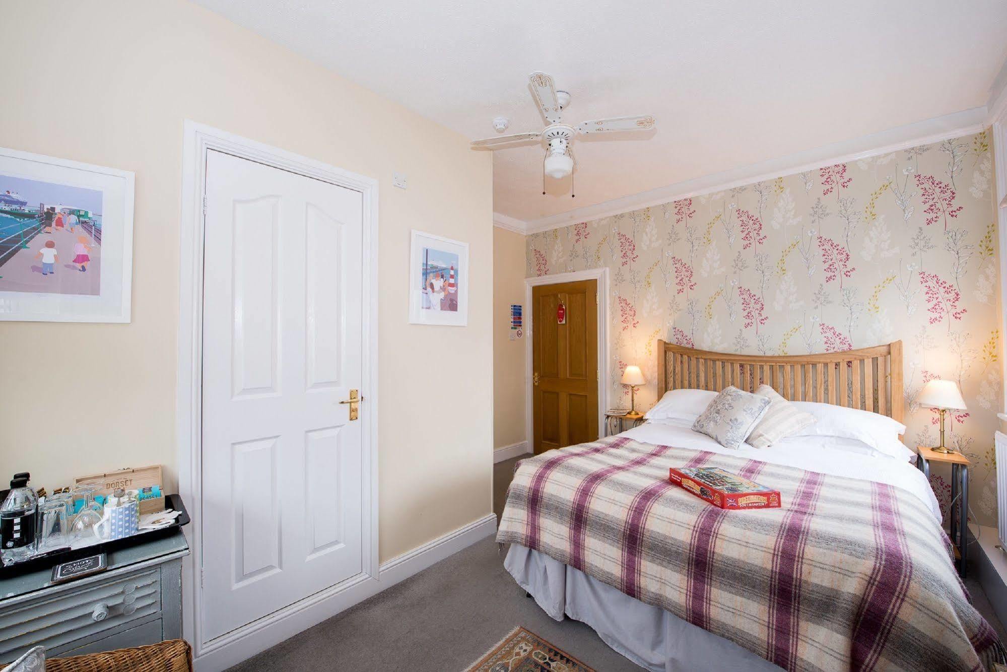 The Maples Bed & Breakfast Hythe  Bagian luar foto