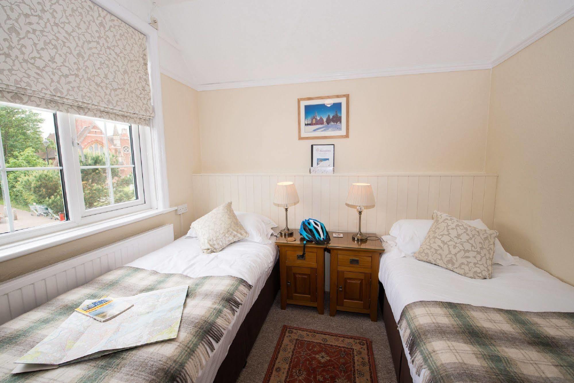 The Maples Bed & Breakfast Hythe  Bagian luar foto