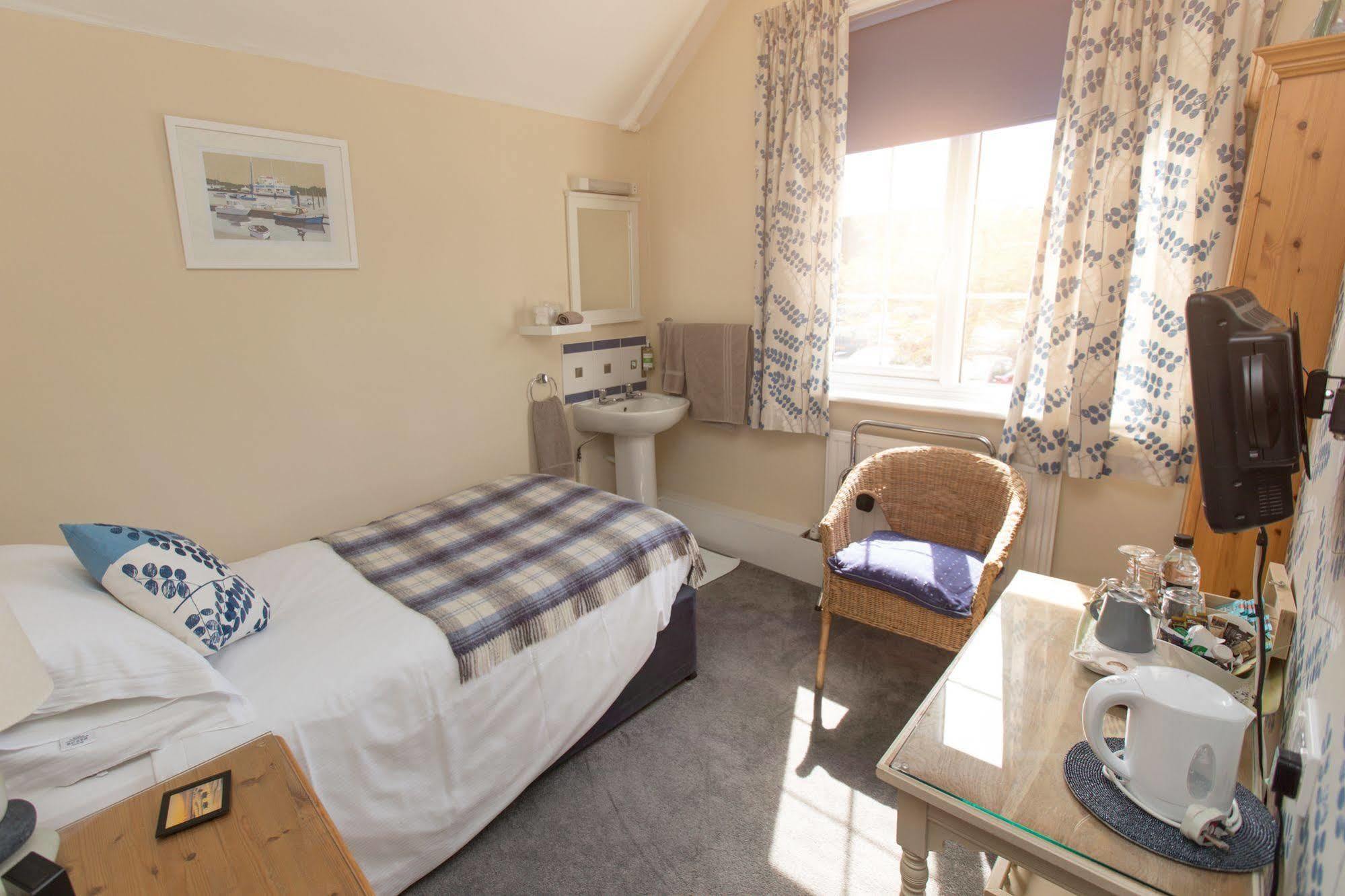 The Maples Bed & Breakfast Hythe  Bagian luar foto