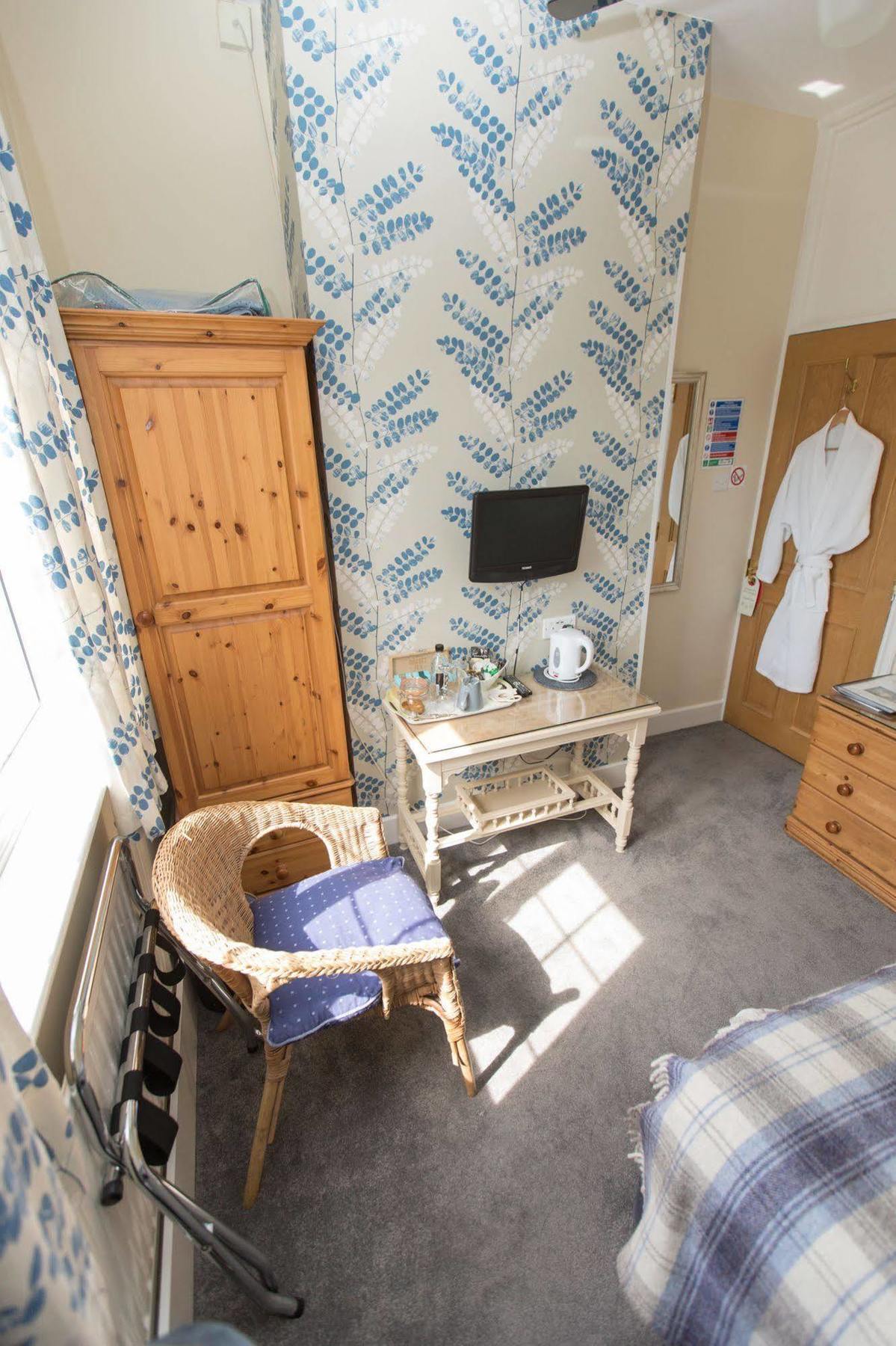 The Maples Bed & Breakfast Hythe  Bagian luar foto